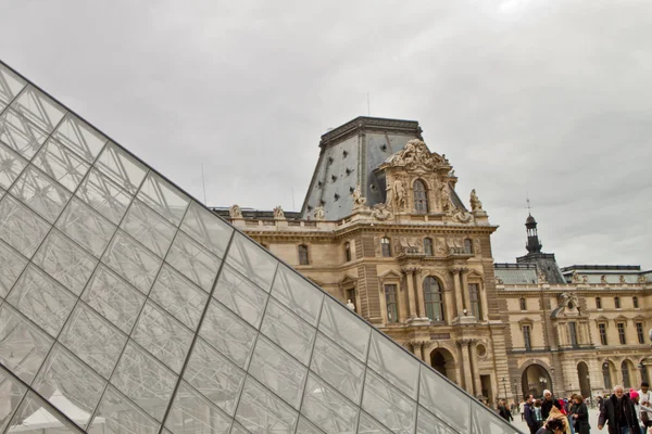 ルーヴル美術館、パリのシーン フランス — ストック写真
