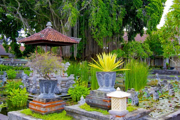 Tuin Met Bloemen Een Resort Bali Eiland Indonesië — Stockfoto