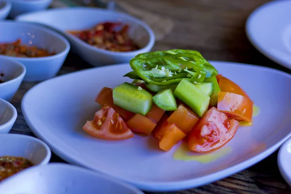 Ensalada Con Tomate Pimienta Pepino Imágenes De Stock Sin Royalties Gratis