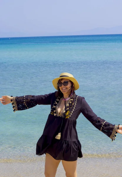 Beautiful Young Woman Hat Black Dress Beach — Foto de Stock
