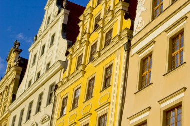 Eski kasabadaki renkli eski evler, Wroclaw, Polonya