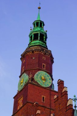 Wroclaw şehrindeki eski belediye binası kulesi, Polonya