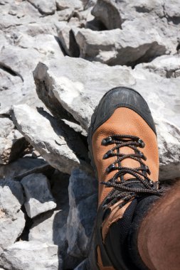 taş üzerinde yürüyüş önyükleme