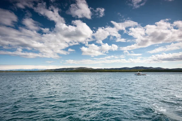 Motorboat with passengers in Adriatic sea — Stock Photo, Image