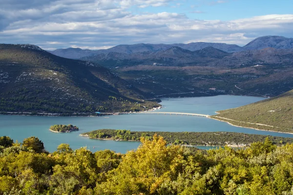 Vista dalla costa croata al confine con la Bosnia-Erzegovina — Foto Stock