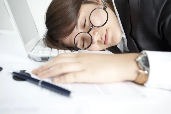 uyurken kızı klavye