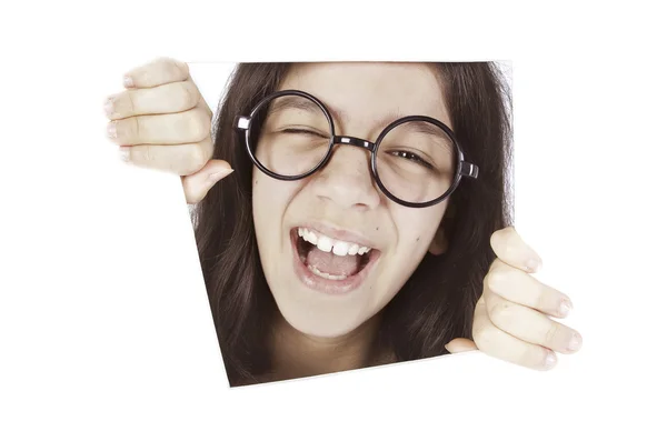 Feliz adolescente chica está sonriendo en la ventana —  Fotos de Stock