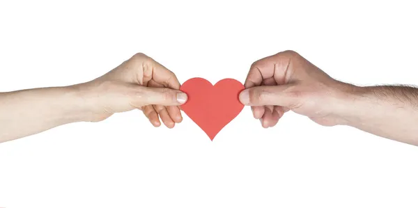 Mujer y hombre manos sosteniendo el corazón rojo — Foto de Stock