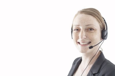 Destek telefonu operatörü kulaklık beyaz