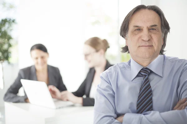 Travail d'équipe au bureau — Photo