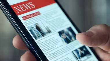 Cep telefonundan haberler okunuyor