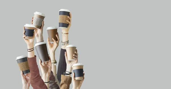 Mnoho Různých Ruce Zvedl Držící Šálek Kávy — Stock fotografie