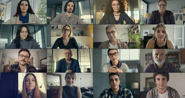 İnsanlar bilgisayarda konuşur ve çalışır.