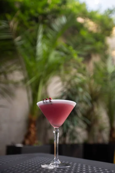 Cocktail Pink Clover Club Vetro Martini Con Strato Schiuma Fiore — Foto Stock