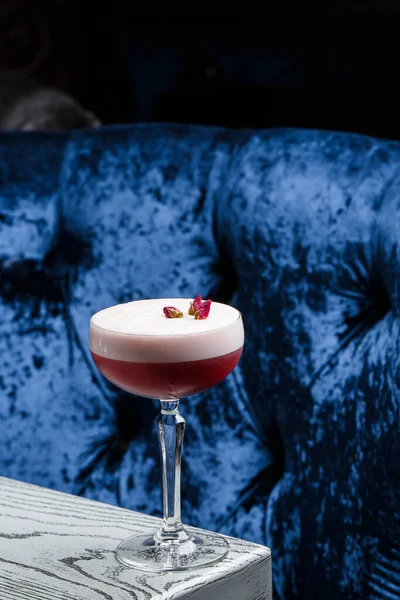 Cocktail Pink Clover Club Coupe Glass Com Camada Espuma Flor — Fotografia de Stock