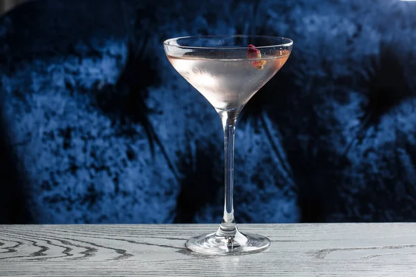 Bebidas Refrescantes Verão Cocktail Rosa Claro Com Vinho Rosa Sobre — Fotografia de Stock