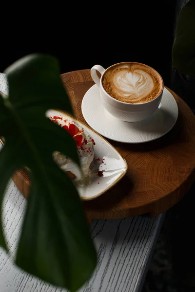 Tazza Bianca Caffè Caffellatte Caldo Con Bella Schiuma Latte Macchiato — Foto Stock