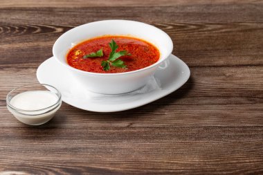 Borş, borç, borş, borş. Doğu ve Orta Avrupa mutfağıyla ilişkili çorba, özellikle Ukrayna, Rusya ve Polonya.