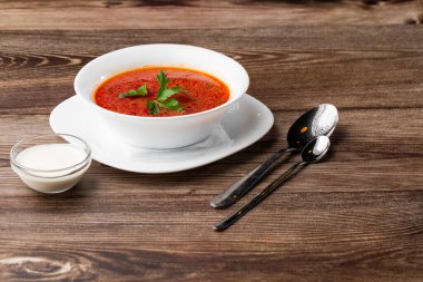 Borş, borç, borş, borş. Doğu ve Orta Avrupa mutfağıyla ilişkili çorba, özellikle Ukrayna, Rusya ve Polonya.