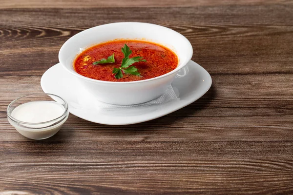 Borş, borç, borş, borş. Doğu ve Orta Avrupa mutfağıyla ilişkili çorba, özellikle Ukrayna, Rusya ve Polonya.