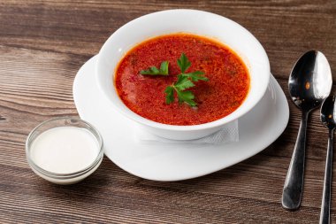Borş, borç, borş, borş. Doğu ve Orta Avrupa mutfağıyla ilişkili çorba, özellikle Ukrayna, Rusya ve Polonya.
