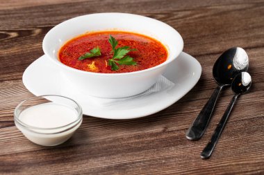 Borş, borç, borş, borş. Doğu ve Orta Avrupa mutfağıyla ilişkili çorba, özellikle Ukrayna, Rusya ve Polonya.