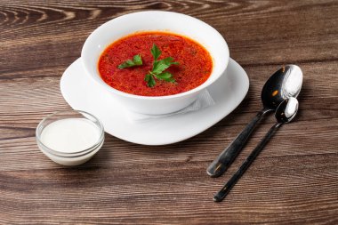 Borş, borç, borş, borş. Doğu ve Orta Avrupa mutfağıyla ilişkili çorba, özellikle Ukrayna, Rusya ve Polonya.