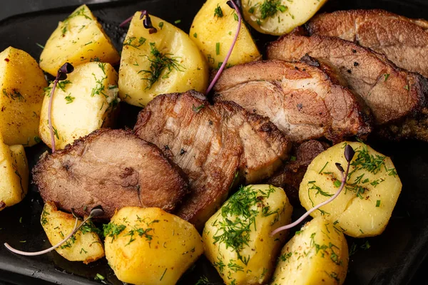 Oven Baked New Potatoes Sea Salt Pork Tenderloin Cutting Pieces — ストック写真