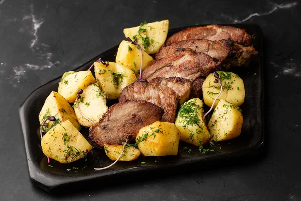 Oven Baked New Potatoes Sea Salt Pork Tenderloin Cutting Pieces — ストック写真