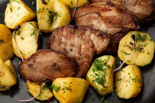 Oven Baked New Potatoes Sea Salt Pork Tenderloin Cutting Pieces — ストック写真