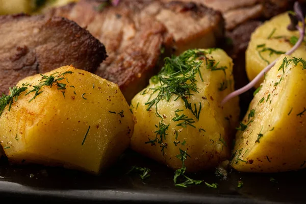 Oven Baked New Potatoes Sea Salt Pork Tenderloin Cutting Pieces — ストック写真