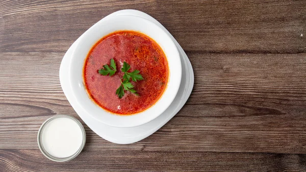 Borş, borç, borş, borş. Doğu ve Orta Avrupa mutfağıyla ilişkili çorba, özellikle Ukrayna, Rusya ve Polonya.