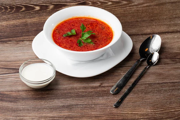 Borş, borç, borş, borş. Doğu ve Orta Avrupa mutfağıyla ilişkili çorba, özellikle Ukrayna, Rusya ve Polonya.