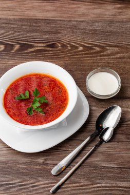 Borş, borç, borş, borş. Doğu ve Orta Avrupa mutfağıyla ilişkili çorba, özellikle Ukrayna, Rusya ve Polonya.