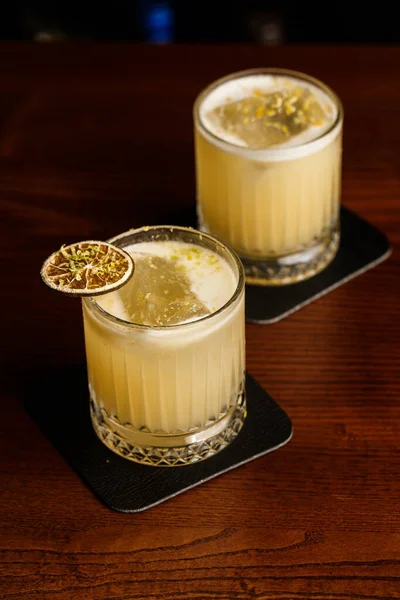 Des Cocktails Chauds Cocktail Mezcal Alcool Scotch Whiskey Penicillin Drink — Photo