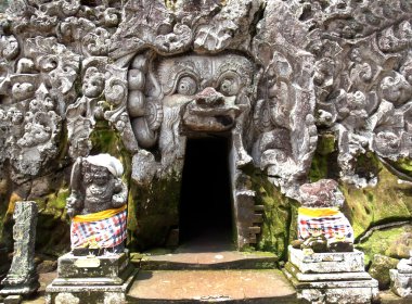 Mağara girişi açık ağız Bali şeklinde