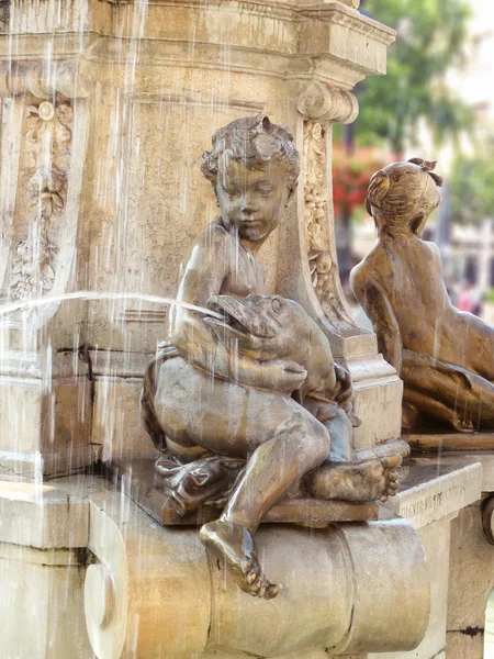 Historická gotická fontána — Stock fotografie