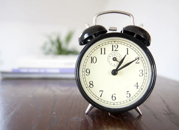 Часы будильника — стоковое фото