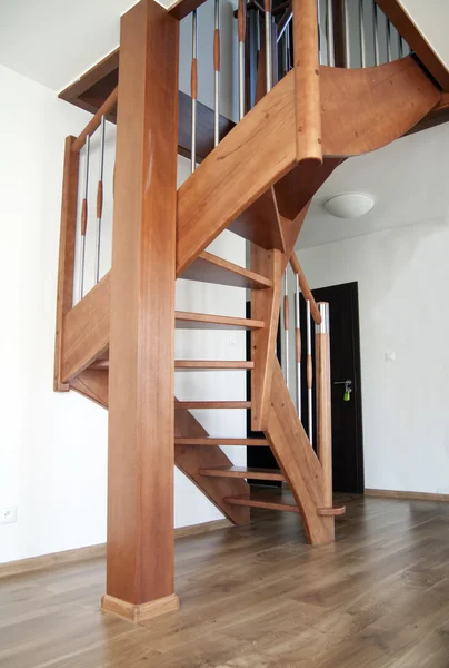 Escaleras interiores de madera —  Fotos de Stock