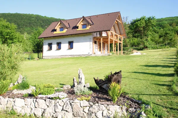 Ekologiska hus i naturen — Stockfoto