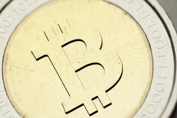 Bitcoin isolato su bianco . — Foto Stock