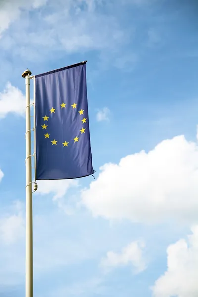 Bandera de Europa con cielo — Foto de Stock