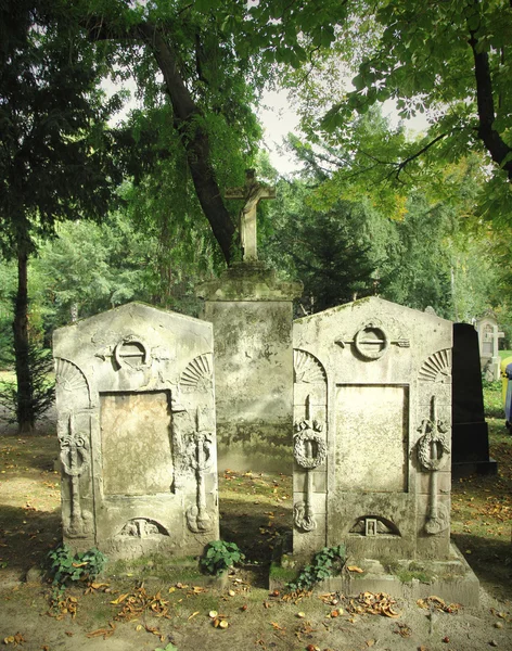 Uralte Friedhofsgrabsteine — Stockfoto