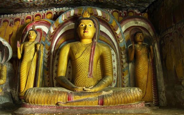 Boeddha standbeeld in dambulla — Stockfoto