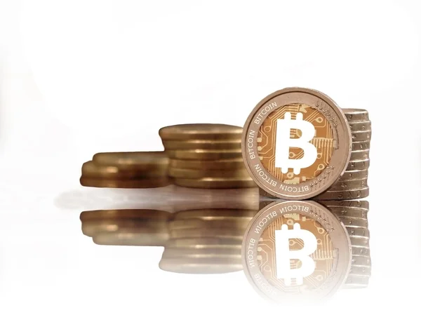 Bitcoins geïsoleerd op wit — Stockfoto