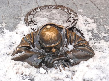 Bratislava, Slovakya-Aralık 1: iş, kanalizasyon alt stat adam