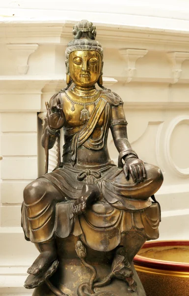 Estátua de bronze buddha — Fotografia de Stock