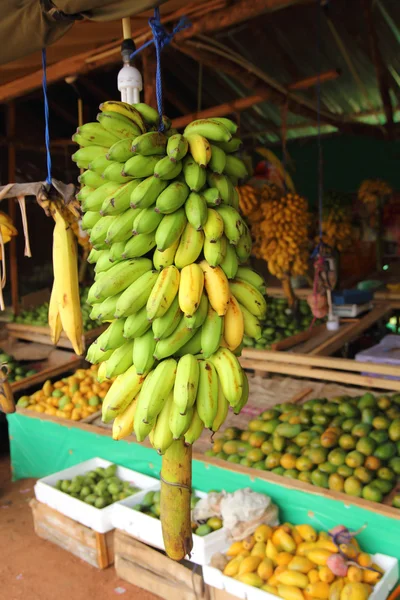 Duży pęczek bananów — Zdjęcie stockowe