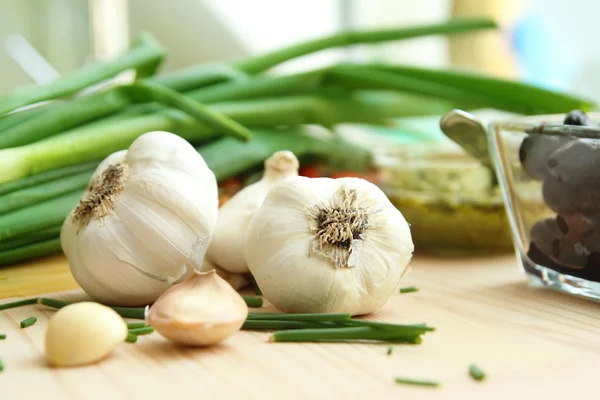 Garlic cloves and onion — Stock Photo, Image