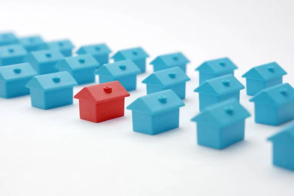 Виберіть Правильну Нерухомість Інший Червоний Будинок Вибір Продажу Нерухомості Пошук Стокова Картинка